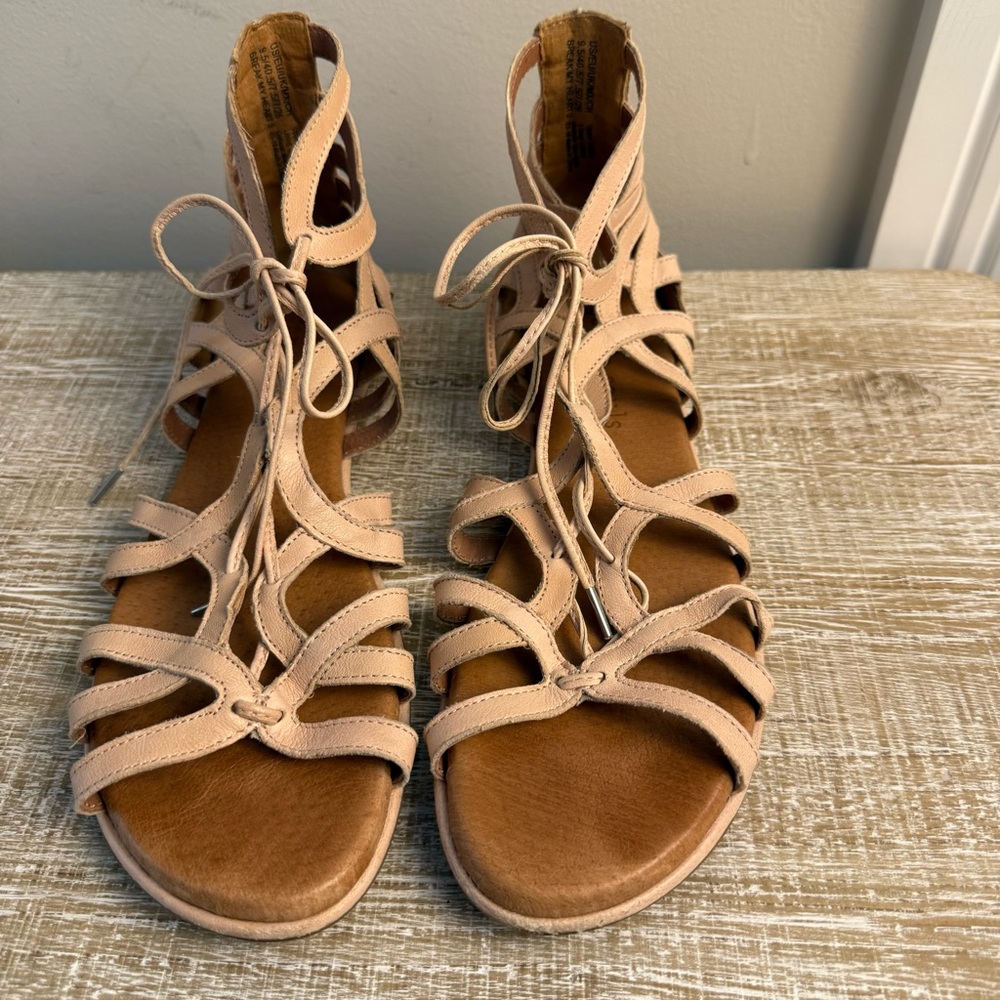 Gentle Souls Tan Gladiator Sandals Lace-Up Design, 9.5M